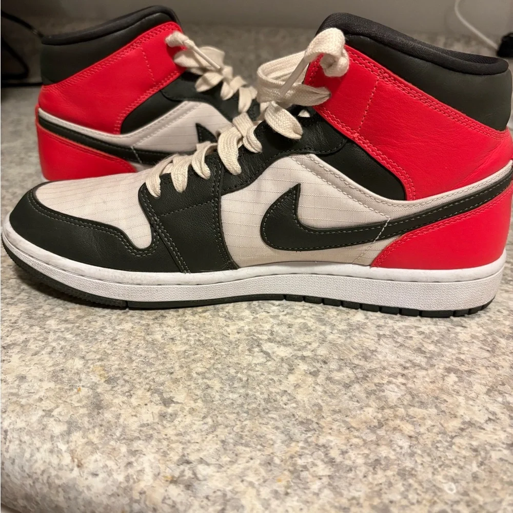 Nike High-Top Sneakers - Black and Cream - Picture 5 of 8